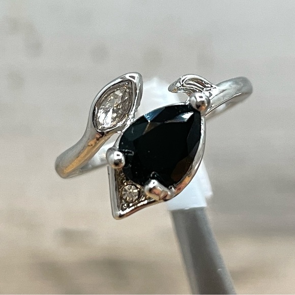 Beautiful Boho Leaf Pear Cut Black Onyx Diamond CZ Silver Plated Ring - Picture 1 of 6
